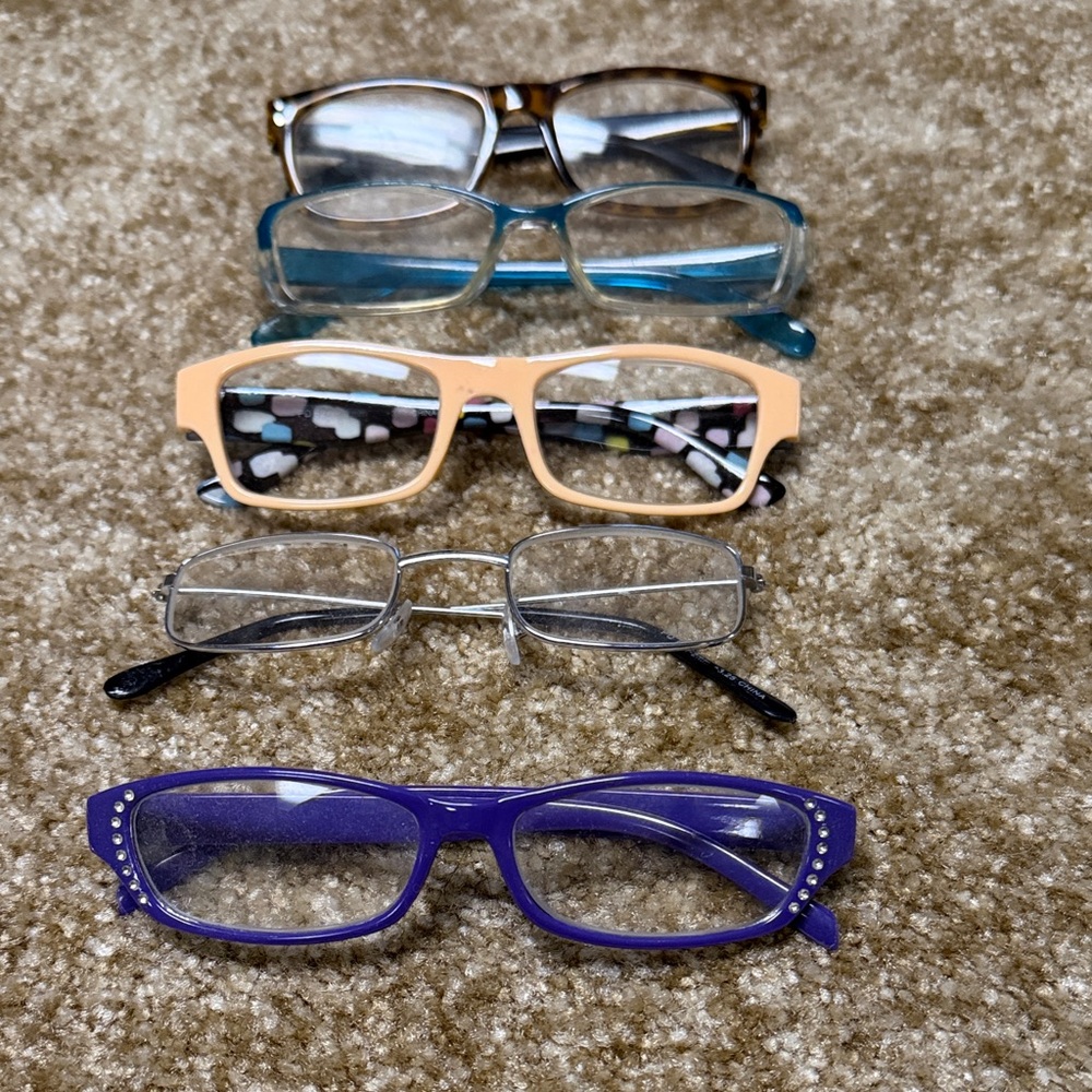 Stylish Women's Eyewear Collection readers